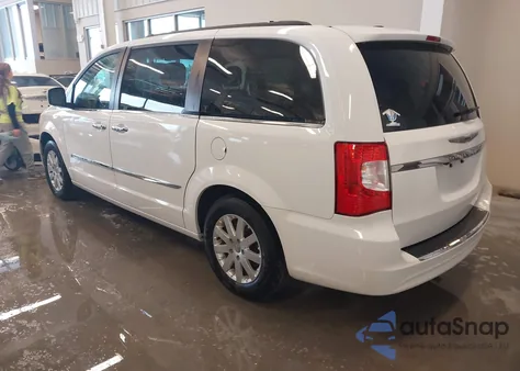 2015 Chrysler Town & Country Touring z USA, uszkodzony, nr VIN 2C4RC1BG6FR753710